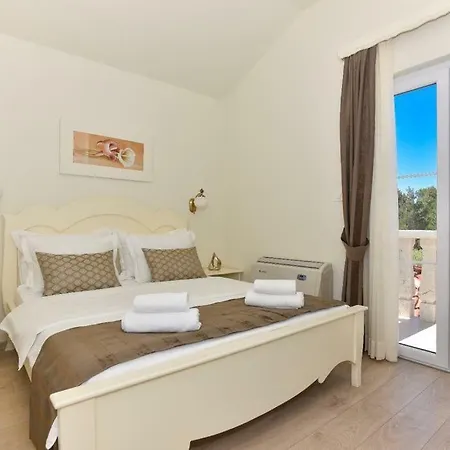 Tomo * Makarska
