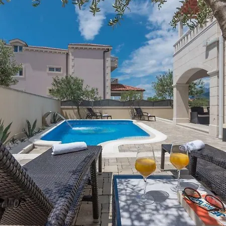 Tomo Villa *