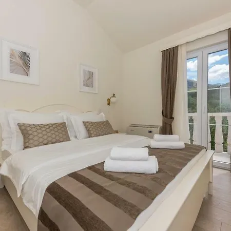 Tomo Villa Makarska