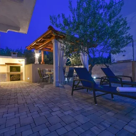 Tomo Villa