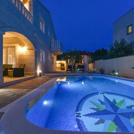 Villa Tomo *
